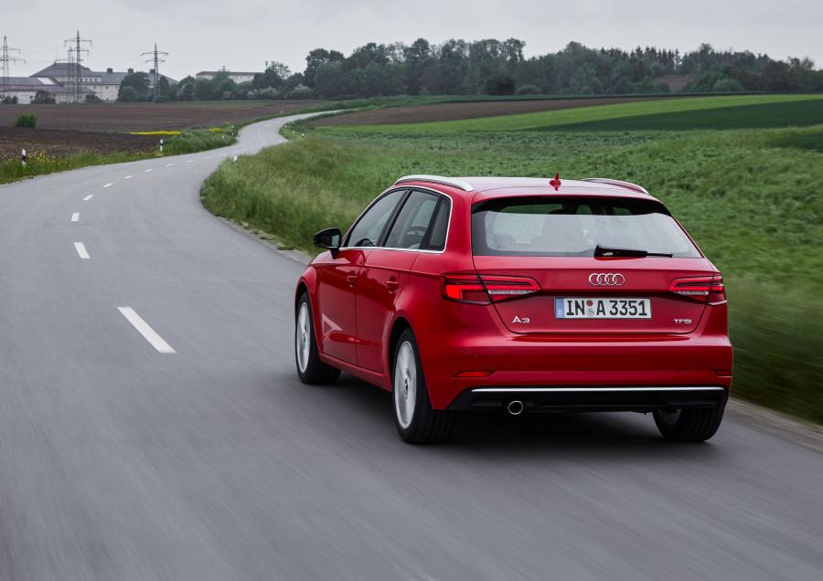  Audi A3 Sportback 2.0 TFSI (8V) 2016 года  (WW) (фото 4 из 19)